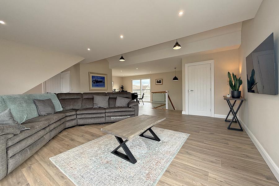 8 Strand Crescent