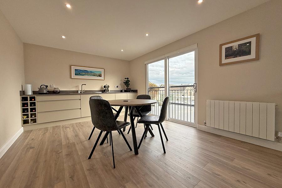 8 Strand Crescent