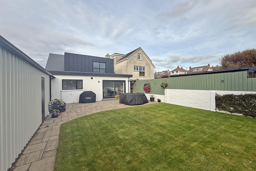 8 Strand Crescent