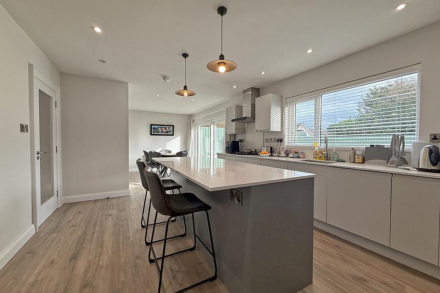 8 Strand Crescent