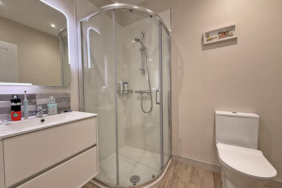 8 Strand Crescent 8 Strand Crescent