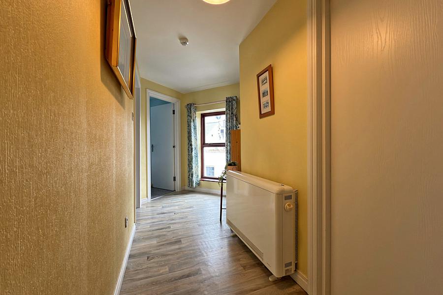 8 Lansdowne Manor