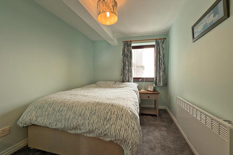 8 Lansdowne Manor