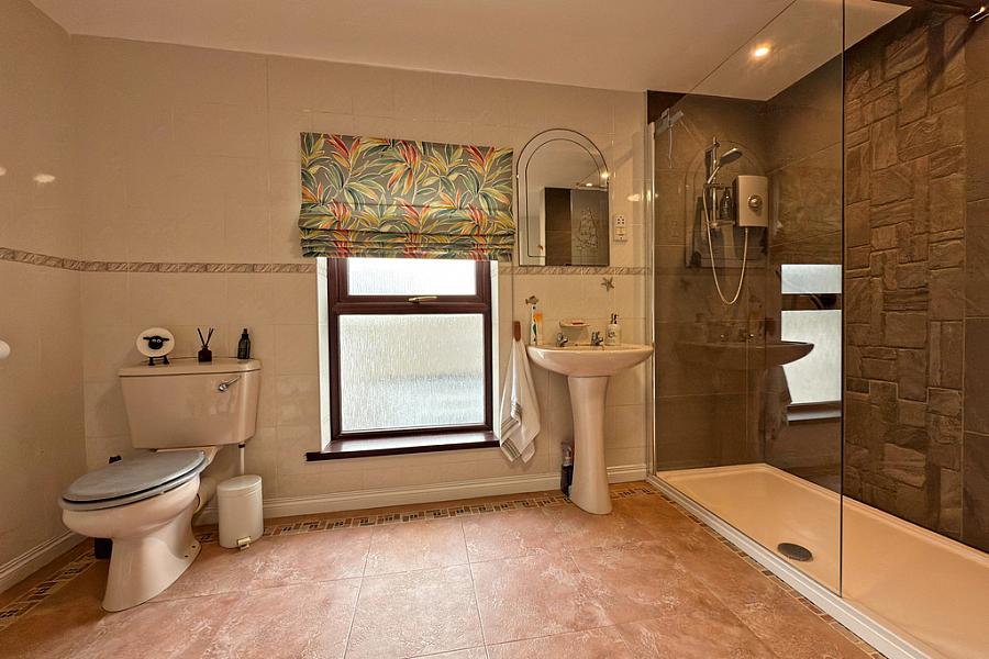 8 Lansdowne Manor