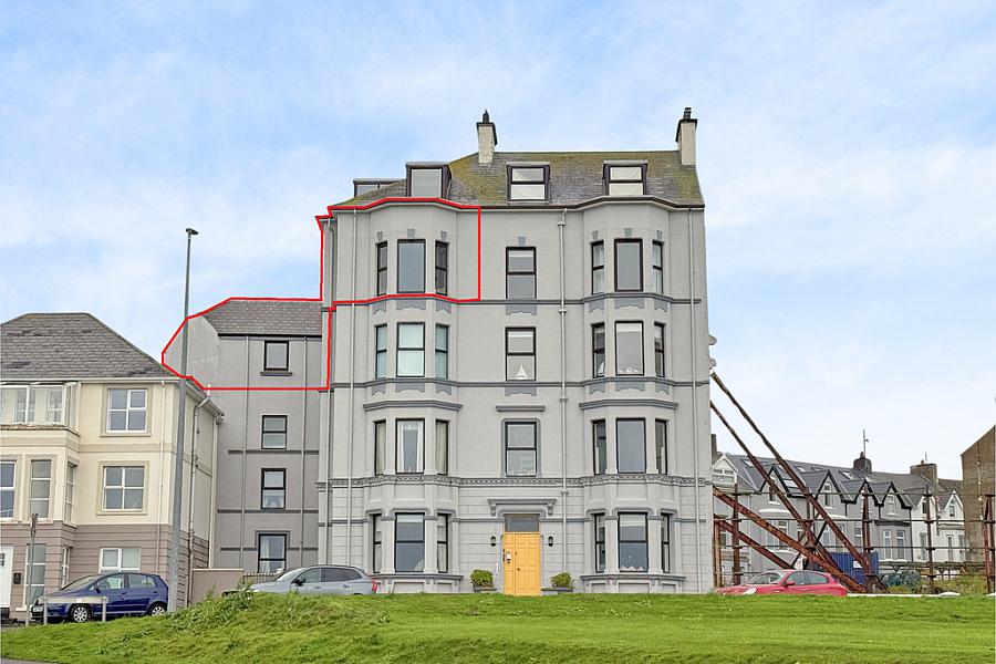 8 Lansdowne Manor