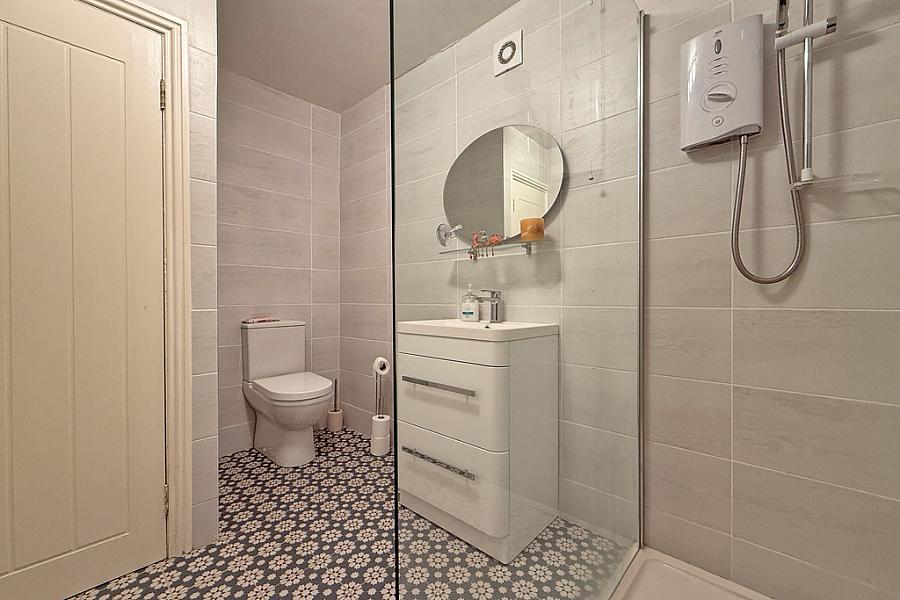 Flat 1 , 64 Causeway Street