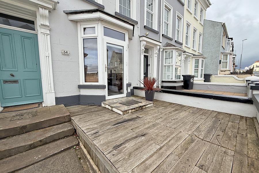 Flat 1 , 64 Causeway Street
