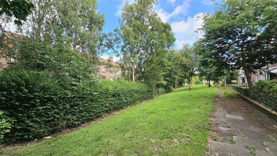 30 Rosebrook Grove
