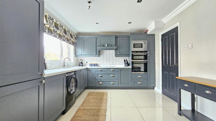 37 Hillview Crescent