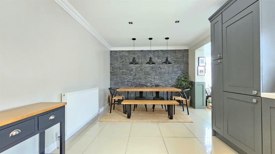 37 Hillview Crescent
