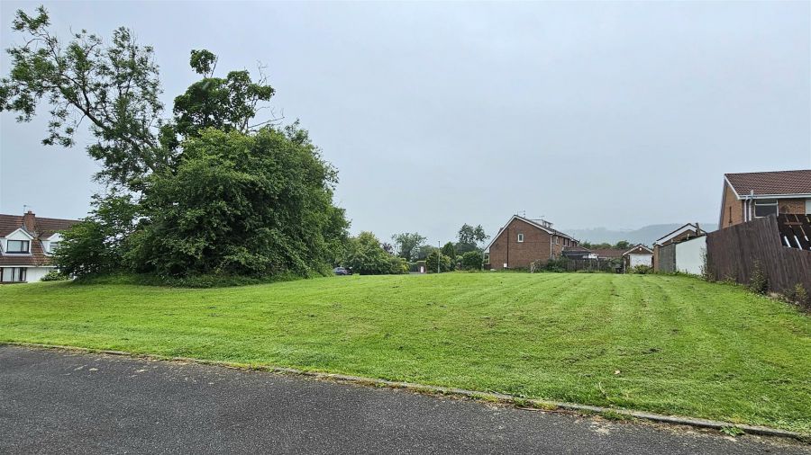 37 Hillview Crescent