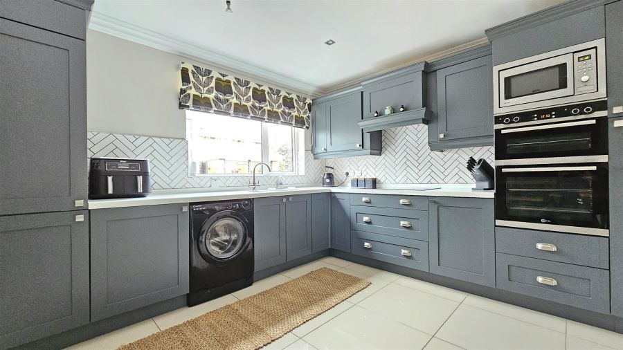 37 Hillview Crescent
