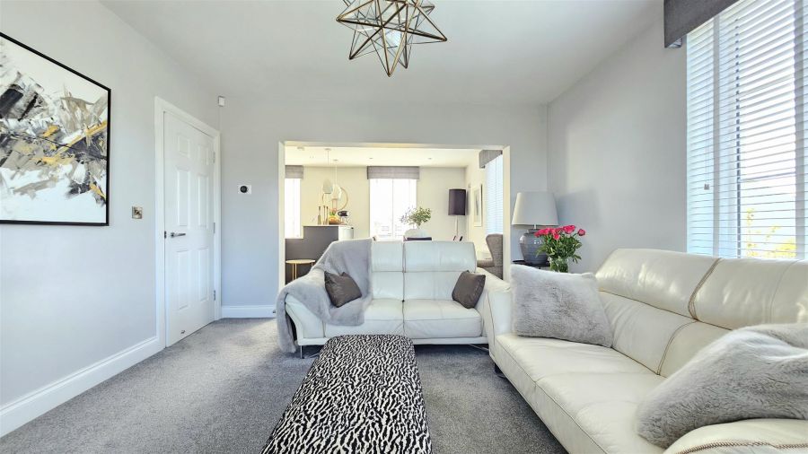6 Hartley Hall Close