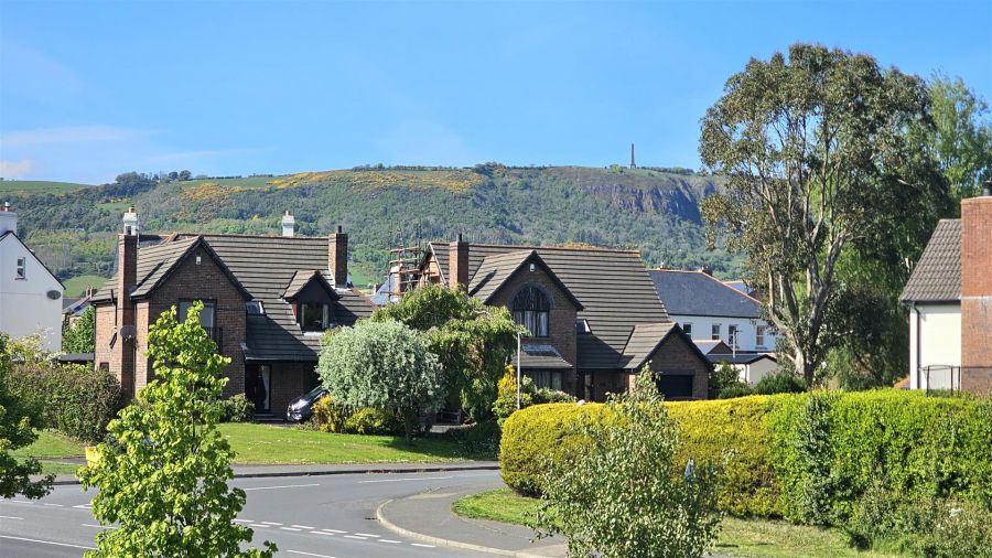 6 Hartley Hall Close