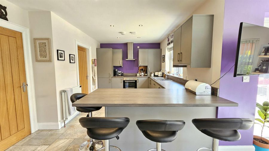 1 Farm Lodge Stables