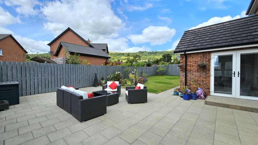 1 Farm Lodge Stables