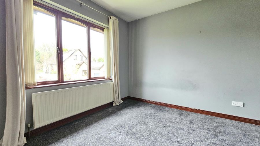 15A Mullaghmore Park