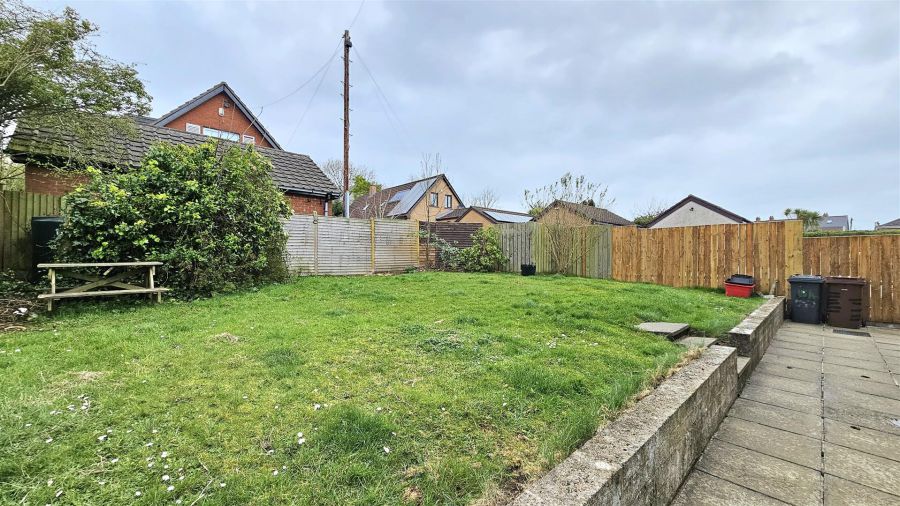 15A Mullaghmore Park