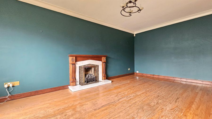 15A Mullaghmore Park