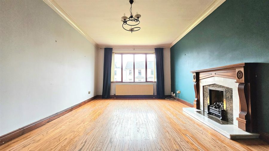 15A Mullaghmore Park