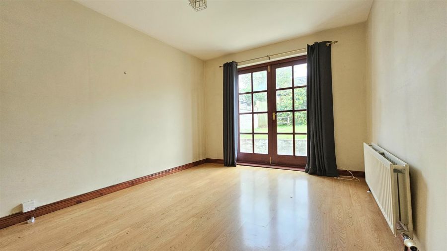 15A Mullaghmore Park