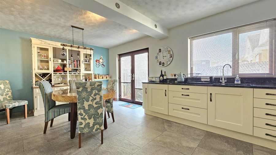 21 Broadlands Gardens