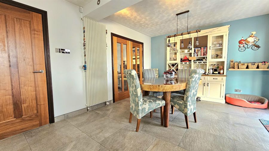 21 Broadlands Gardens