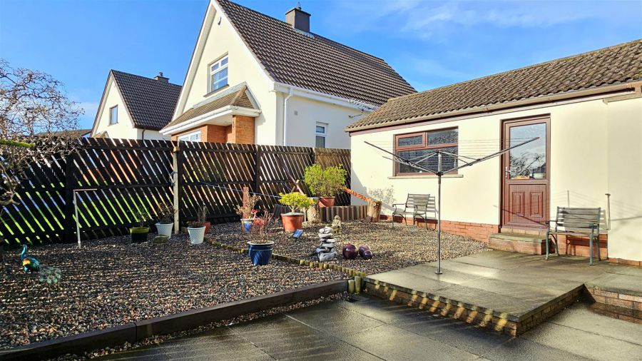 21 Broadlands Gardens