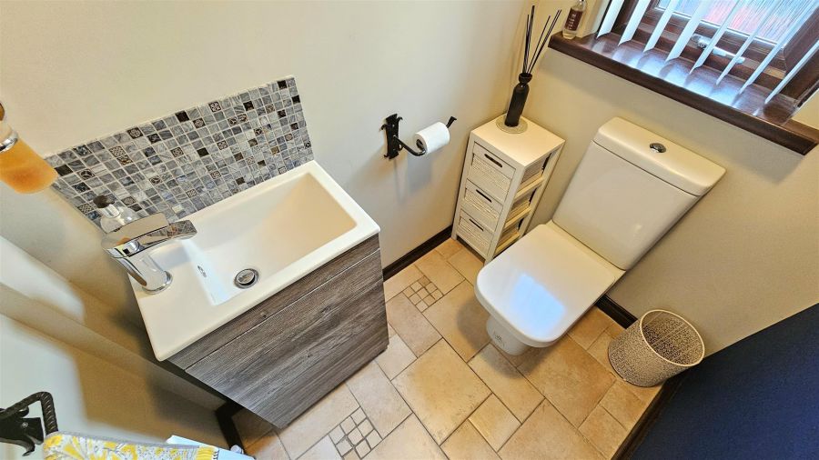 21 Broadlands Gardens