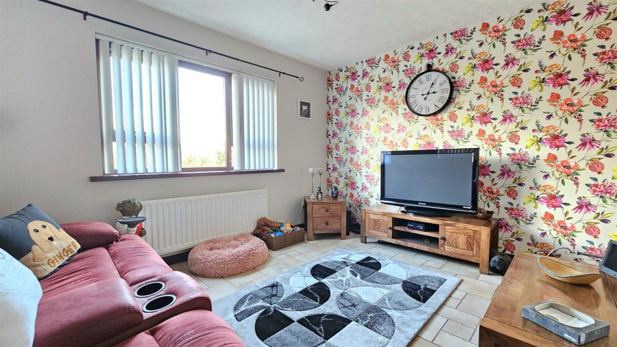 21 Broadlands Gardens