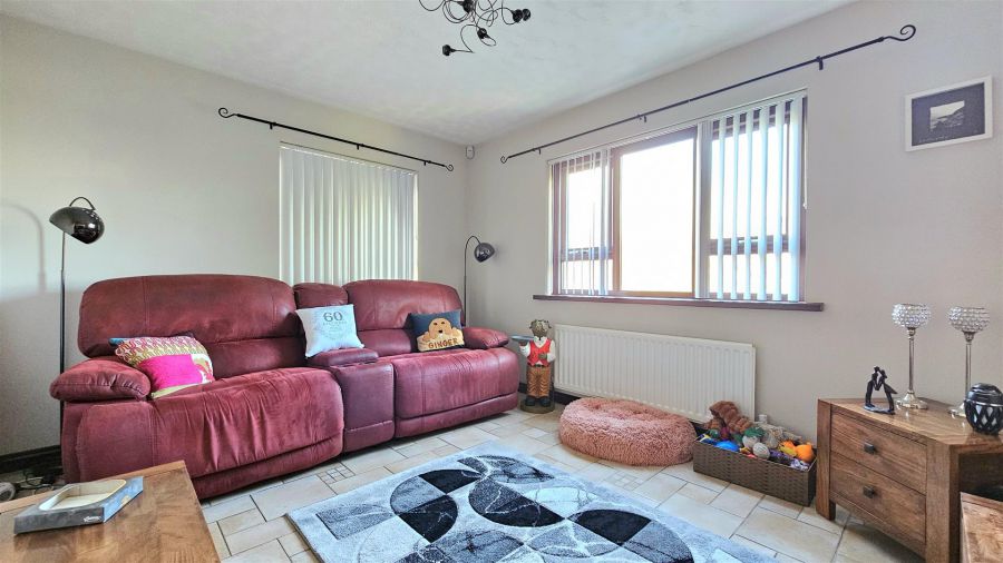 21 Broadlands Gardens