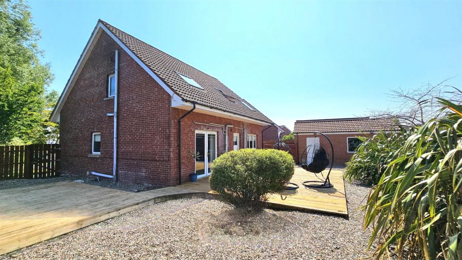 7 Craigs Close