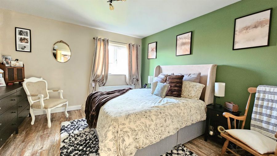 33 Highgrove Crescent