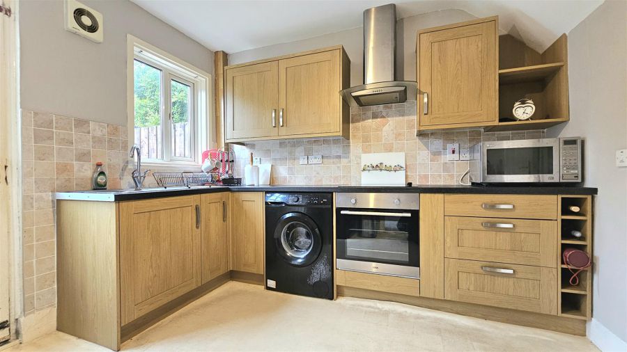 2 Sandes Court
