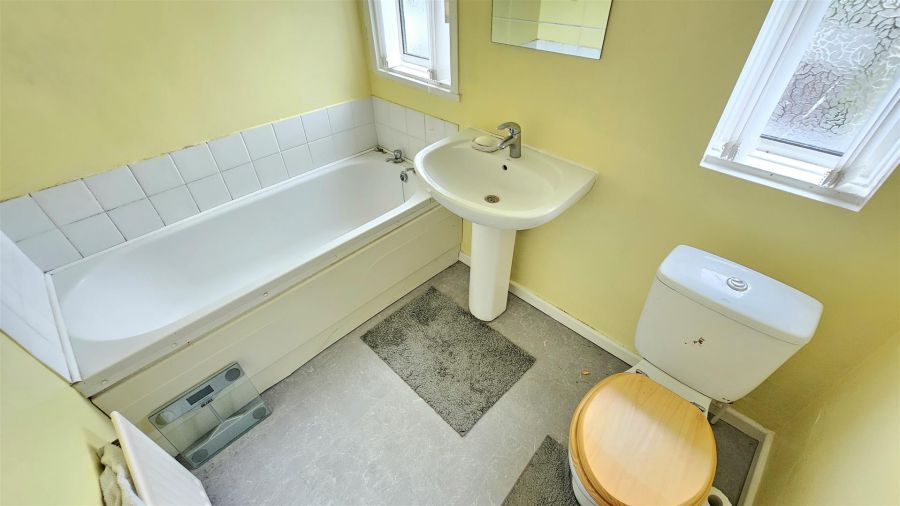 2 Sandes Court