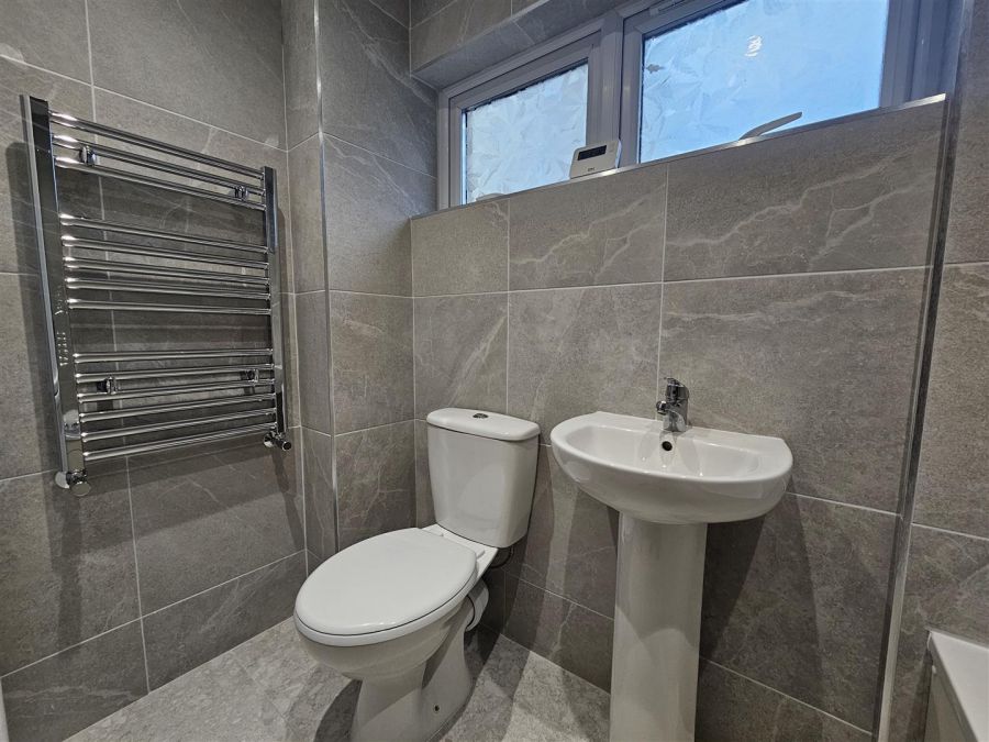 8C Lesley Heights, Glassillan Grove