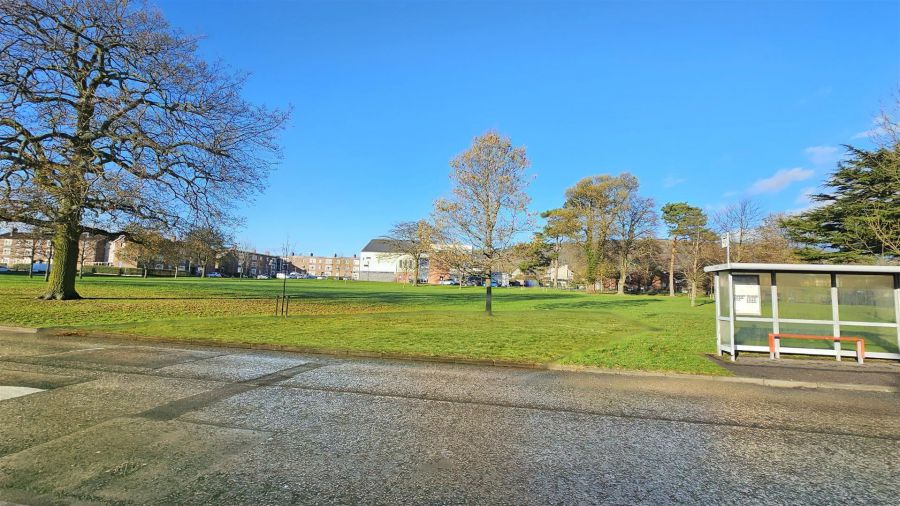 8C Lesley Heights, Glassillan Grove