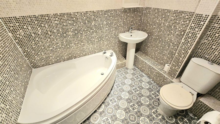 Apt 3, 141A Larne Road