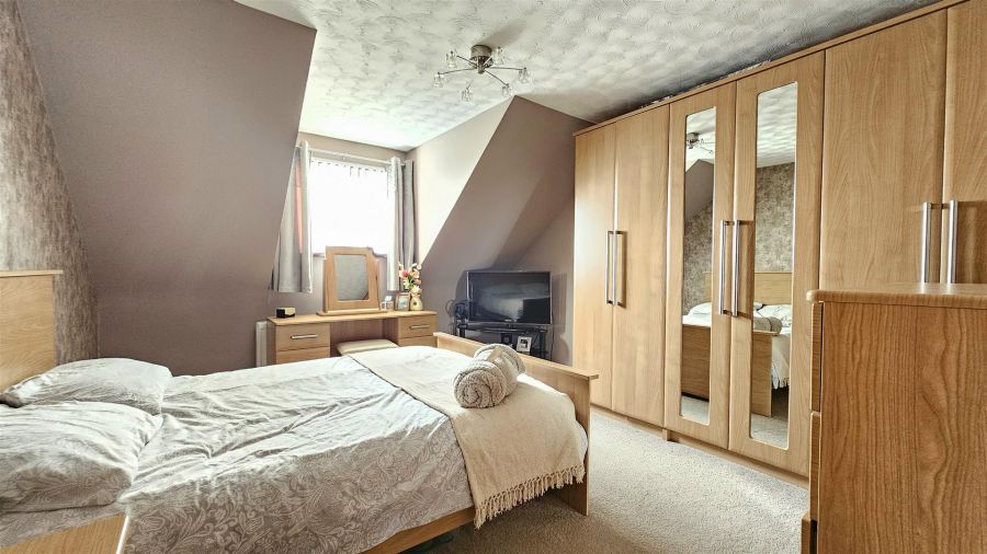 2 Sandringham Park