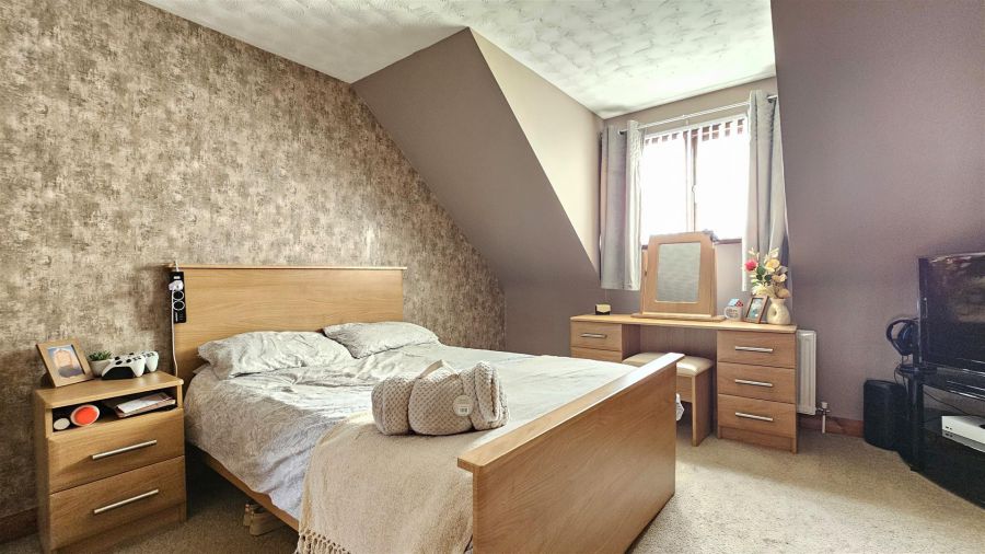 2 Sandringham Park