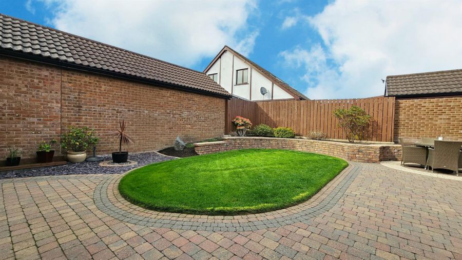 2 Sandringham Park
