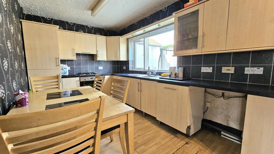11 Blackthorn Park