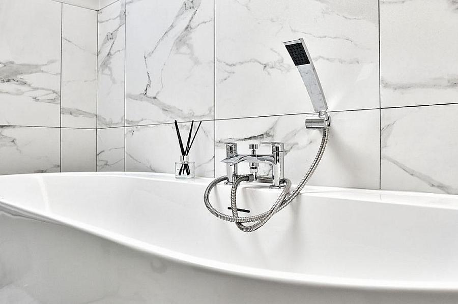 4 Lodge Court, Lodge Road