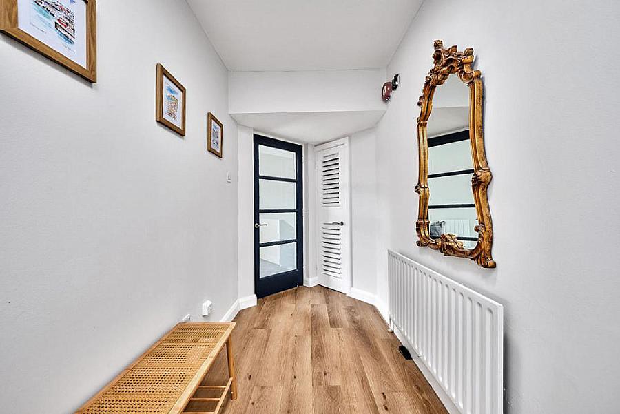 4 Lodge Court, Lodge Road