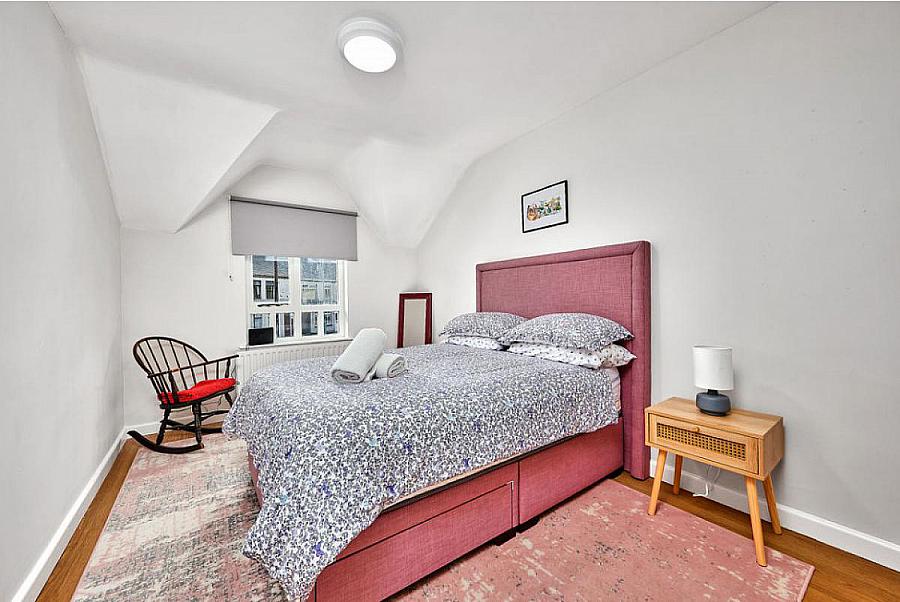 4 Lodge Court, Lodge Road