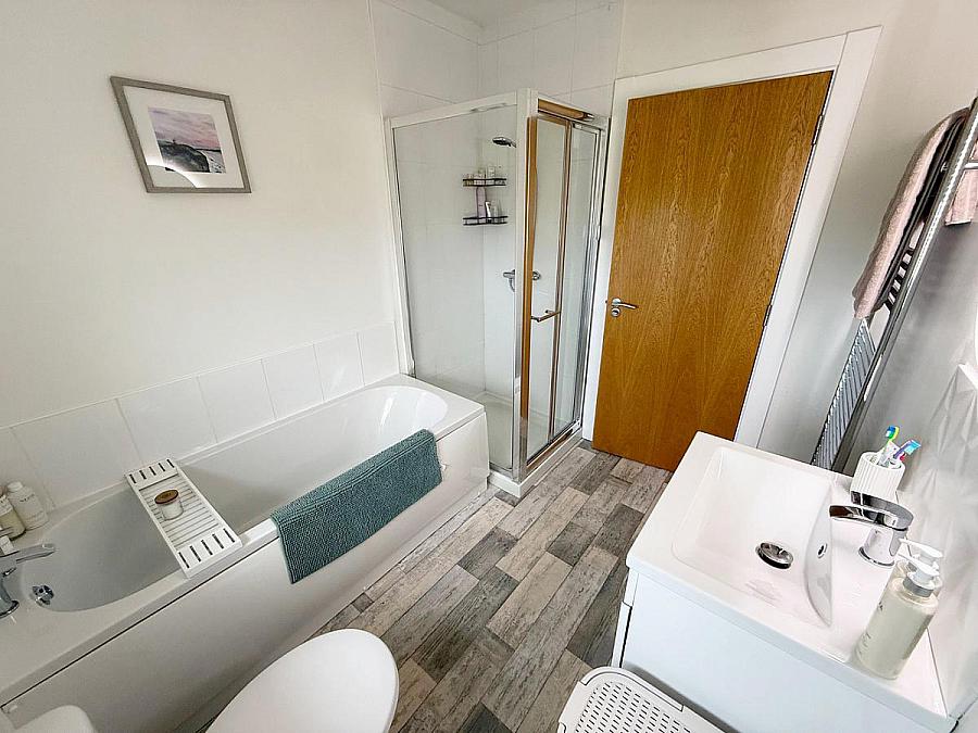 27 Knockbracken Close