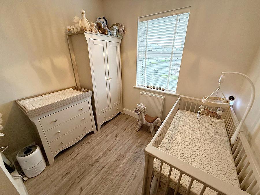 27 Knockbracken Close