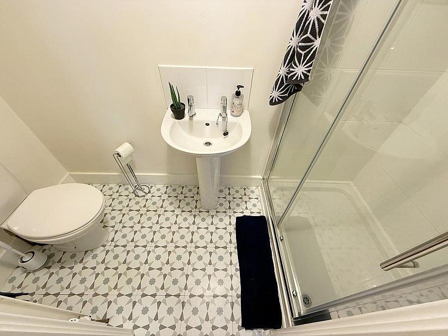 27 Knockbracken Close