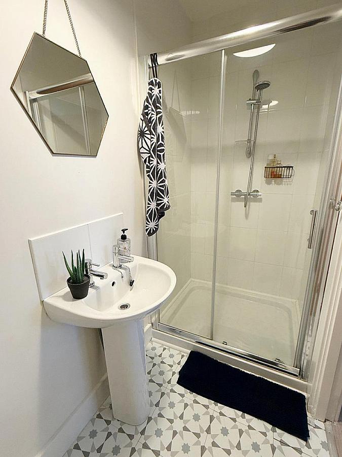 27 Knockbracken Close