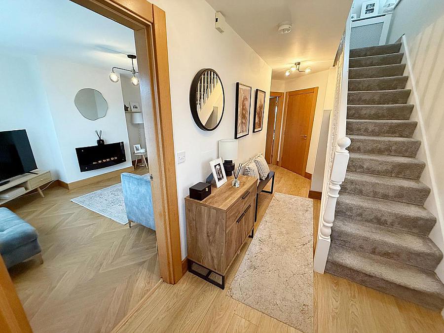 27 Knockbracken Close